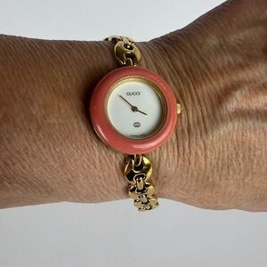 Gucci 11/12.2 Women's Watch Change Bezel Gold Band Quartz